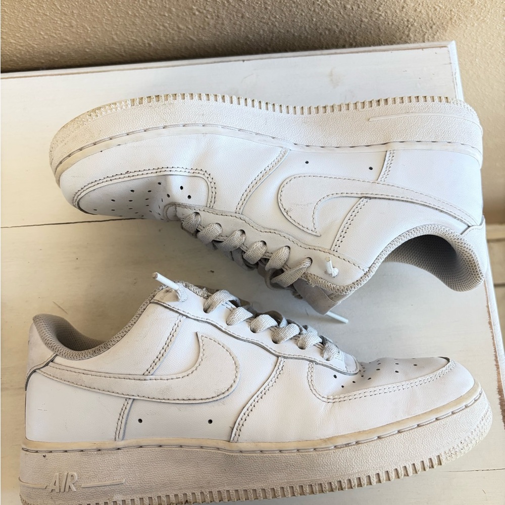 Nike Men's White Low-Top Leather Sneakers